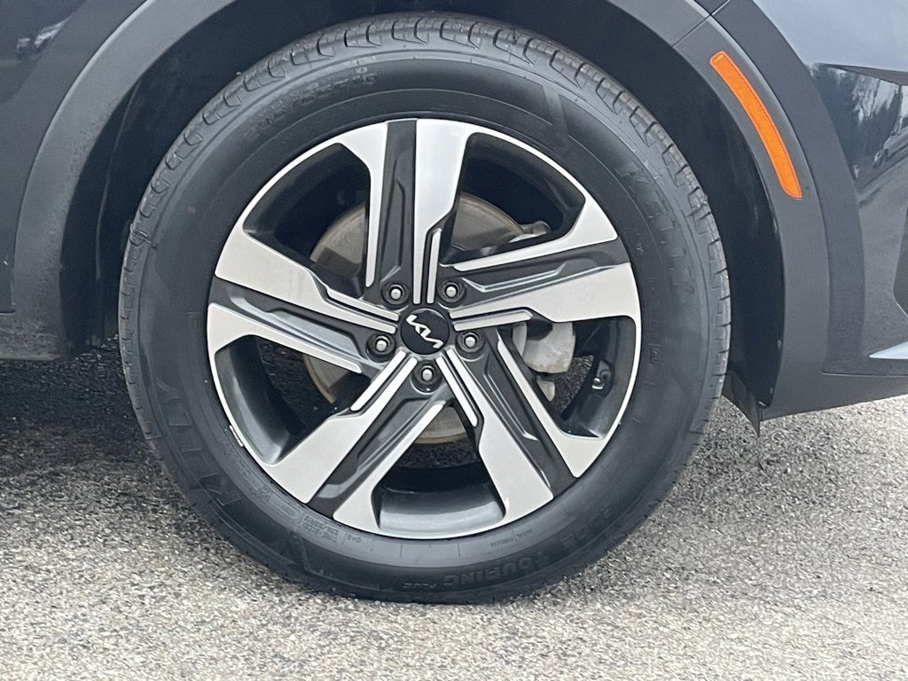 Certified 2023 Kia Sorento EX image 9