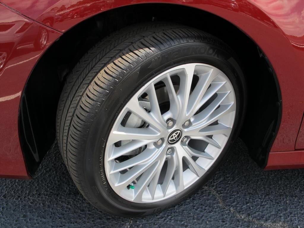 Used 2020 Toyota Camry XLE FWD image 18