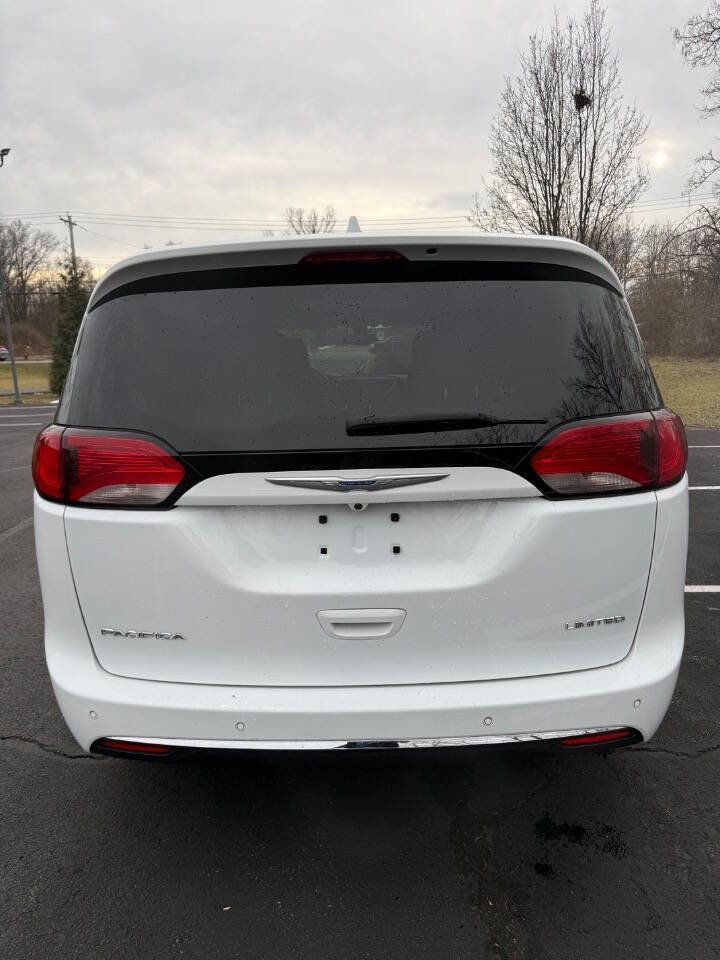 Used 2020 Chrysler Pacifica Limited FWD image 4