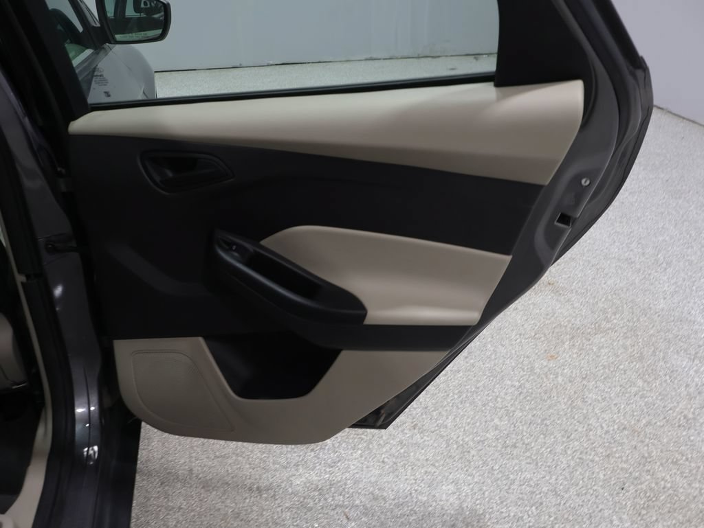 Used 2012 Ford Focus SE FWD image 25