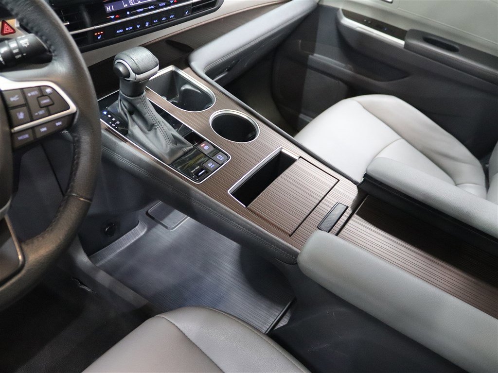 Used 2023 Toyota Sienna XLE image 37