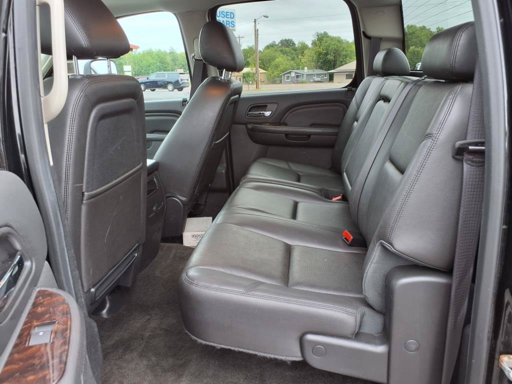 Used 2013 GMC Sierra 2500 Denali w/ Suspension Package, Off-Road AWD/4WD image 14