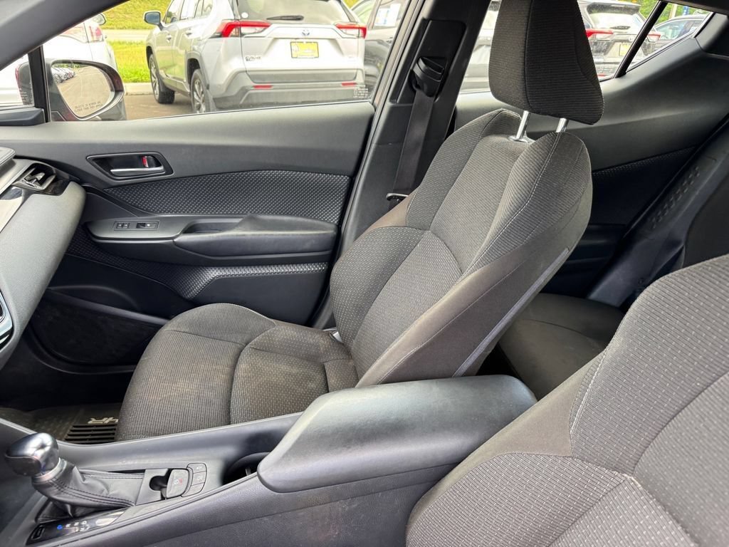 Used 2019 Toyota C-HR LE FWD image 7
