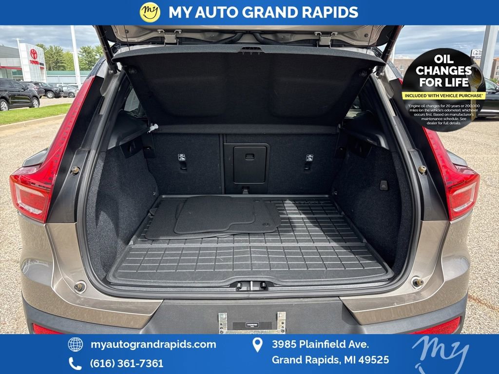 Used 2022 Volvo XC40 T5 R-Design w/ Advanced Package image 28