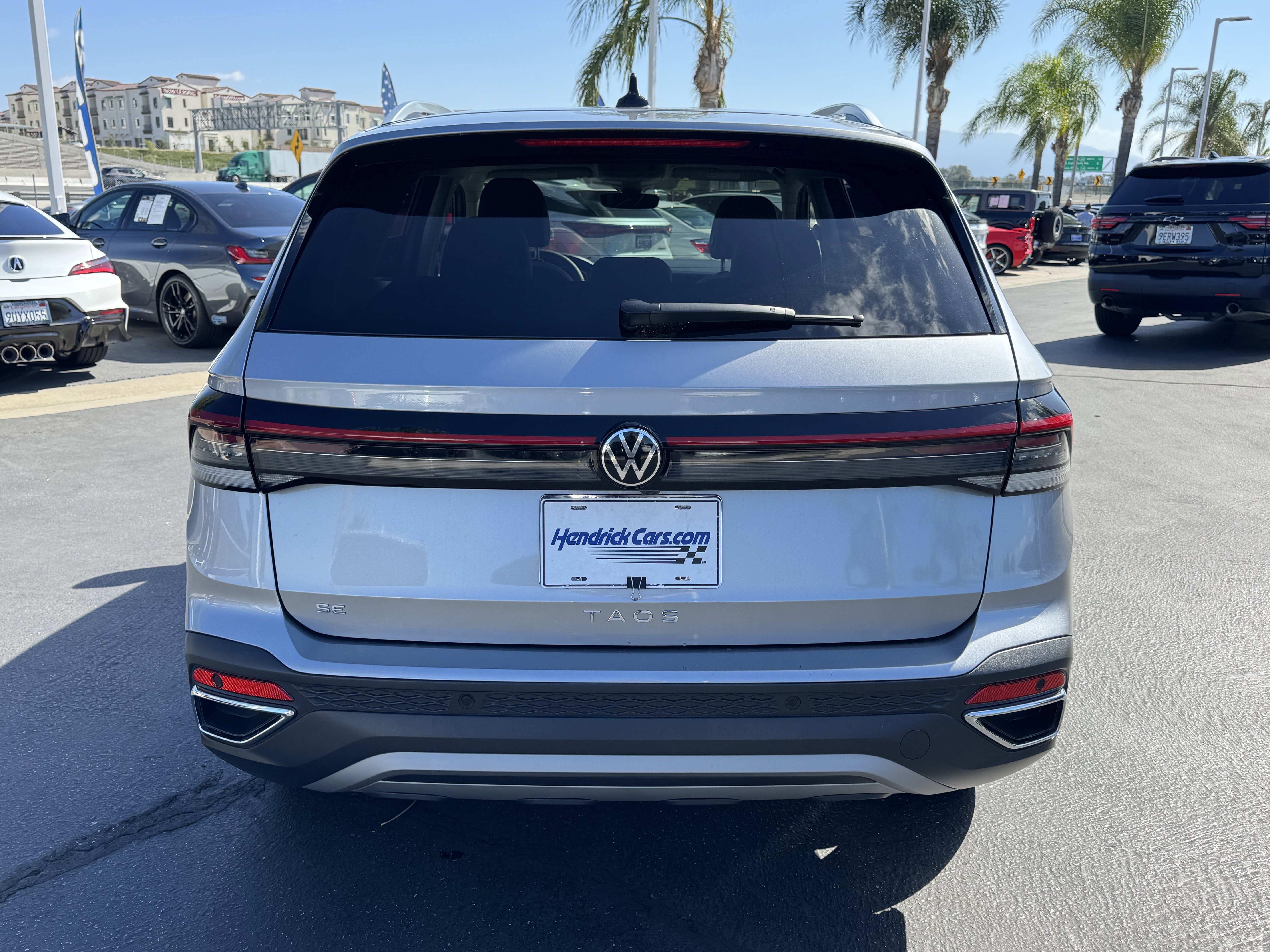 Used 2025 Volkswagen Taos SE image 9