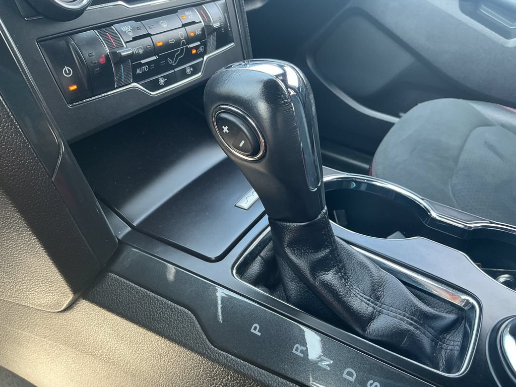 Used 2019 Ford Explorer XLT w/ Equipment Group 202A AWD/4WD image 35