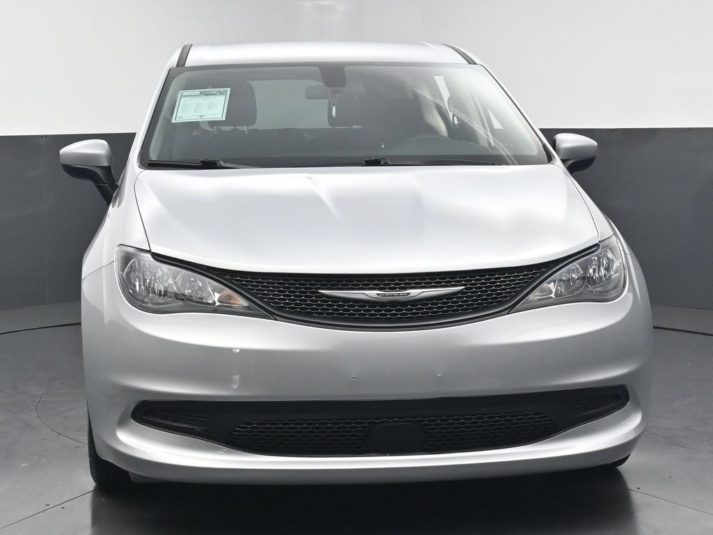 Used 2022 Chrysler Voyager LX FWD image 10