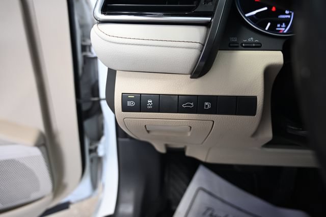Used 2018 Toyota Camry XLE FWD image 24