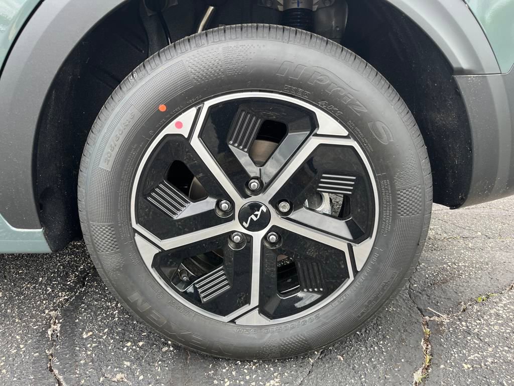 New 2025 Kia Niro EX image 10