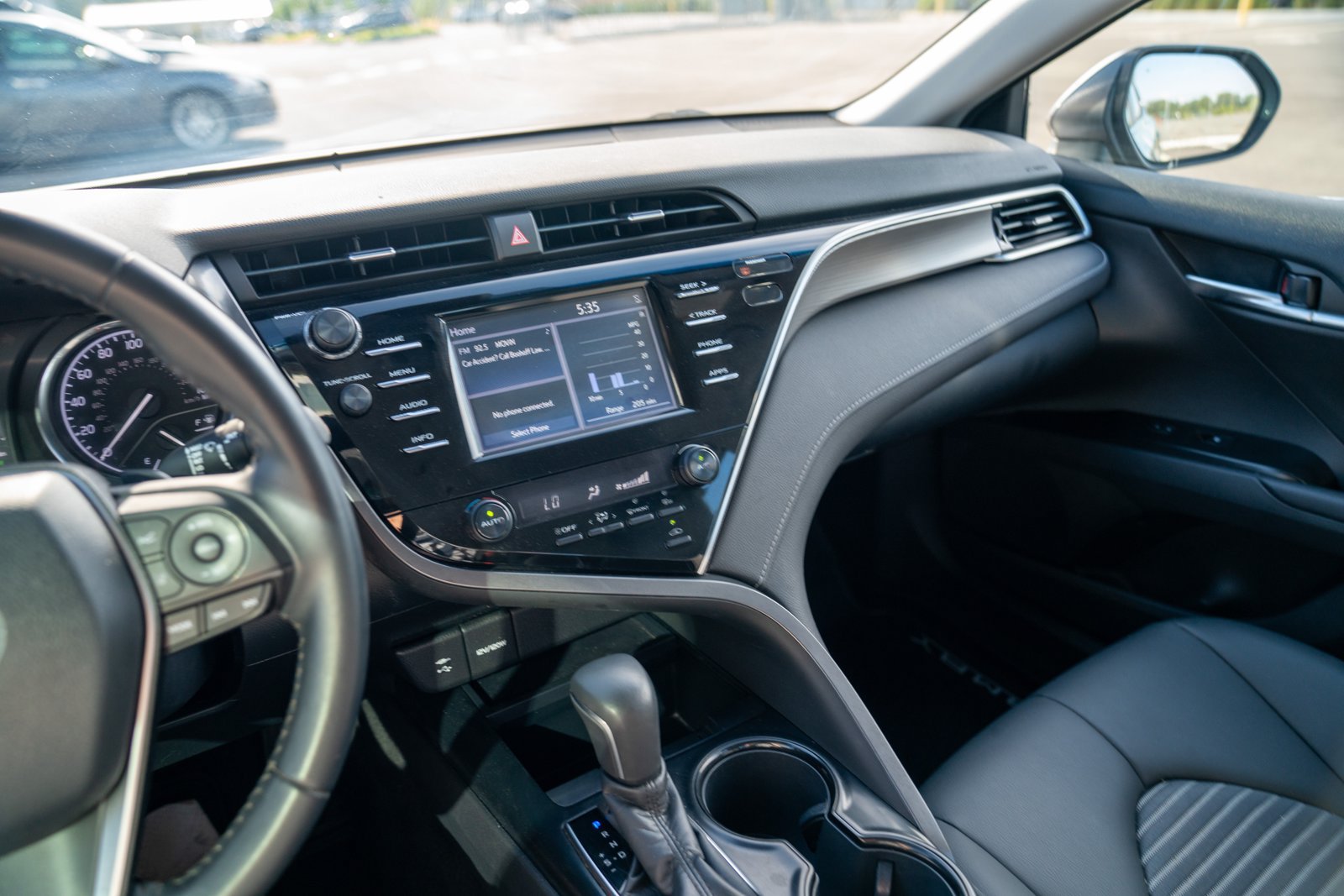 Used 2018 Toyota Camry SE w/ Convenience Package FWD image 13