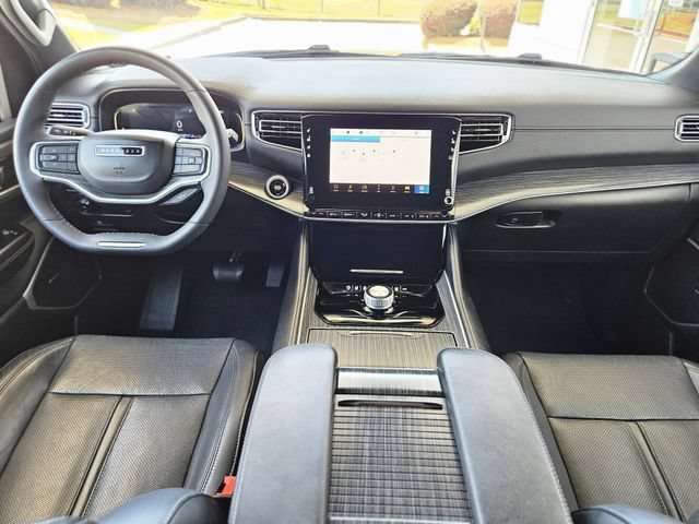 Used 2024 Jeep Wagoneer L Series II RWD image 15