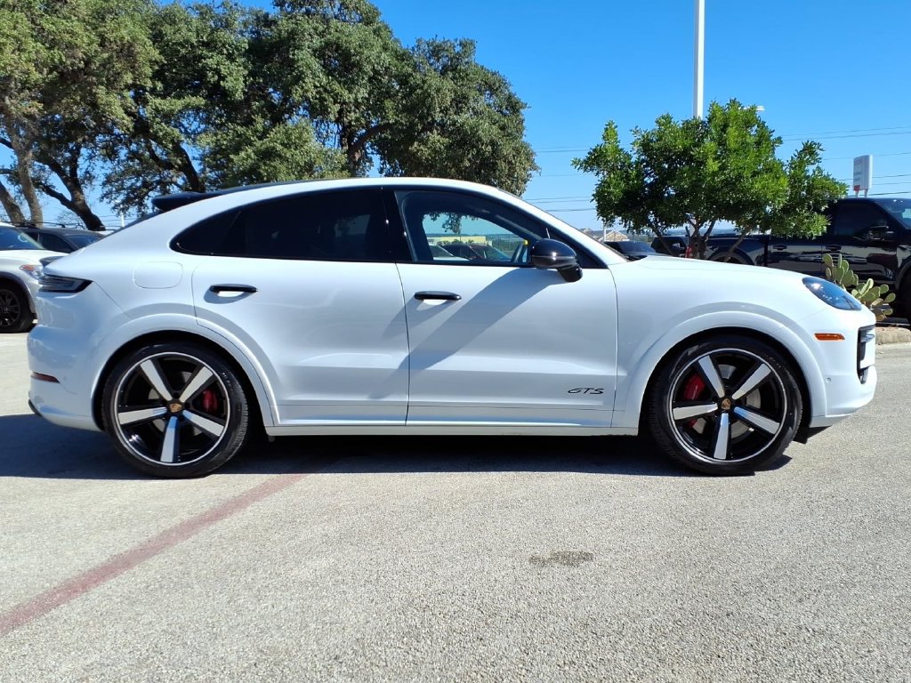 Used 2025 Porsche Cayenne GTS AWD/4WD image 2