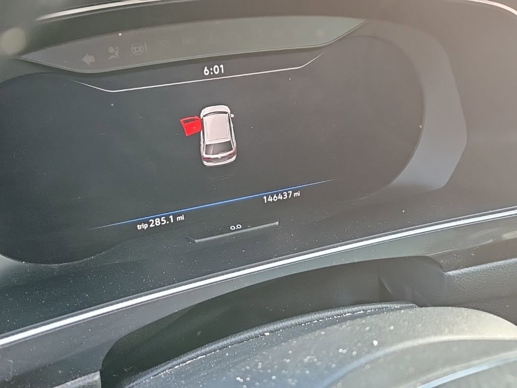 Used 2019 Volkswagen Tiguan SEL image 11