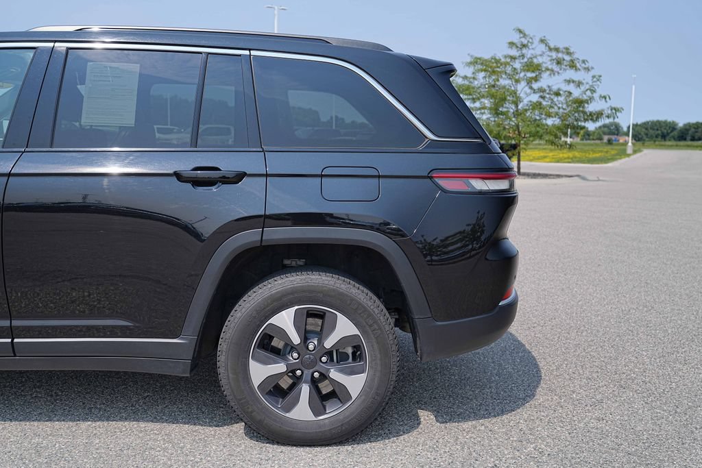 Used 2024 Jeep Grand Cherokee Limited 4xe AWD/4WD image 12