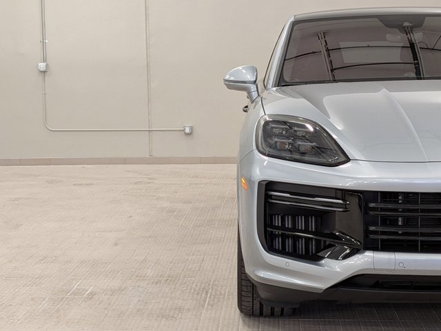 Used 2024 Porsche Cayenne Turbo image 12