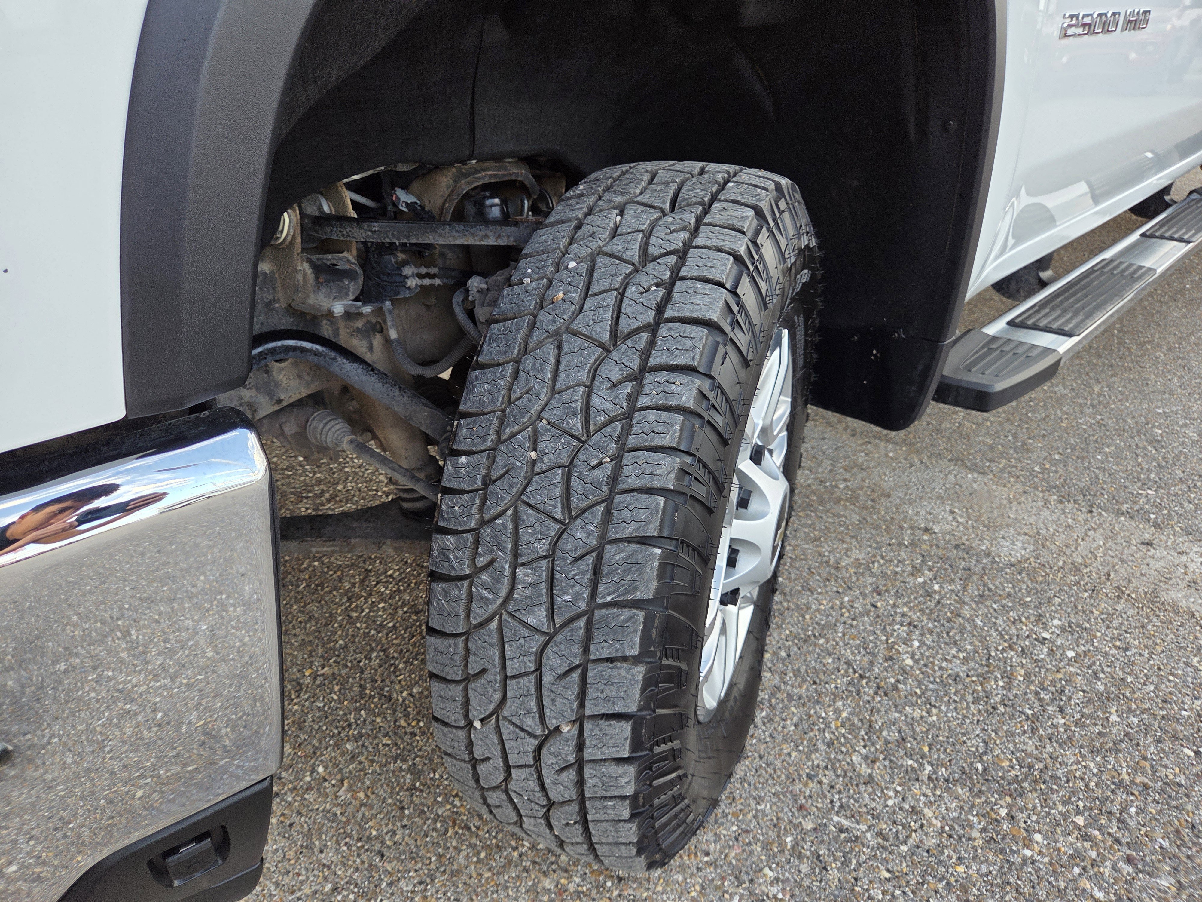 Used 2024 Chevrolet Silverado 2500 LT image 10