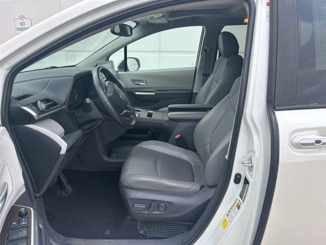 Used 2021 Toyota Sienna XLE FWD image 19