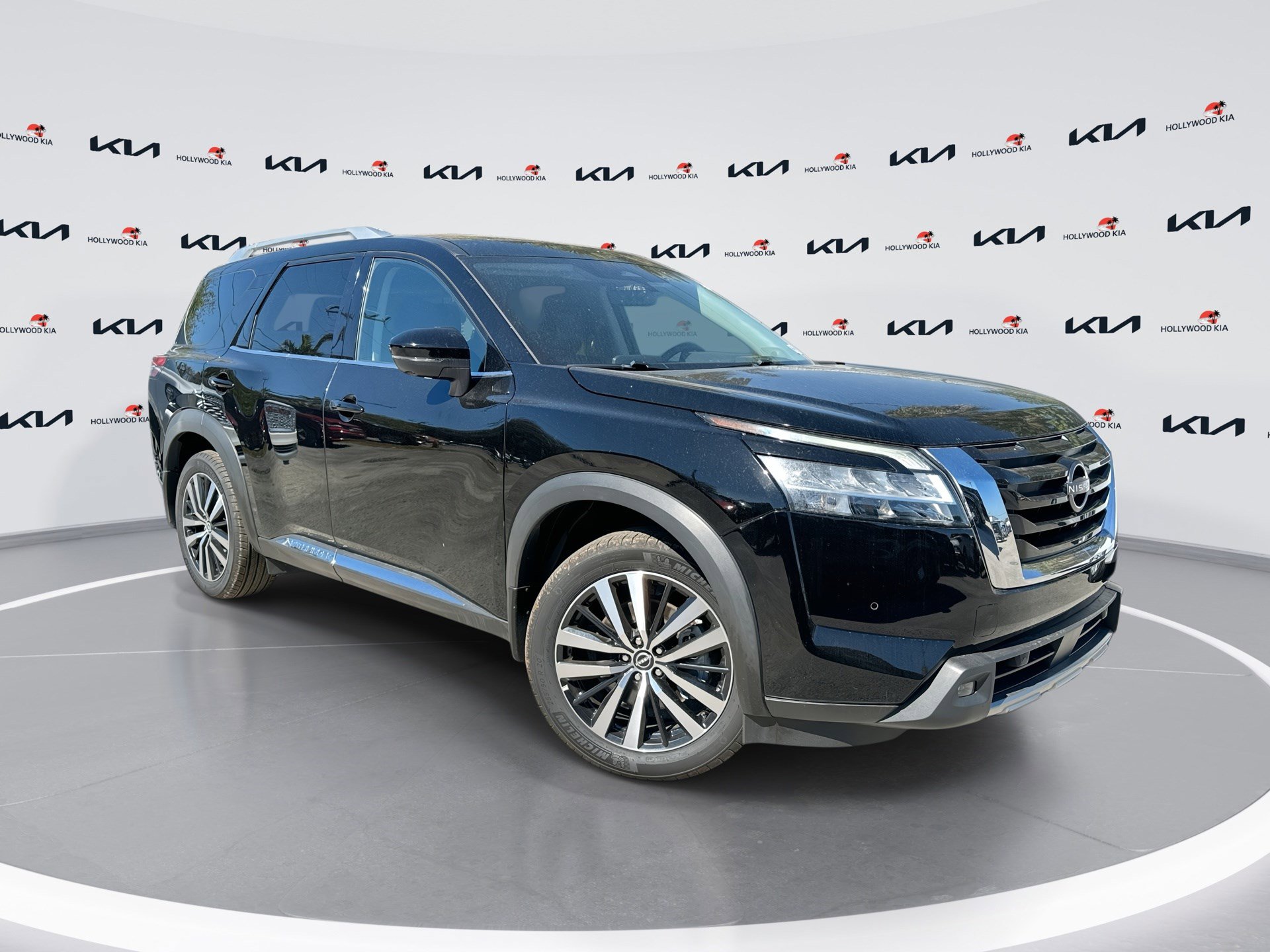 Used 2024 Nissan Pathfinder Platinum w/ Cargo Package image 1