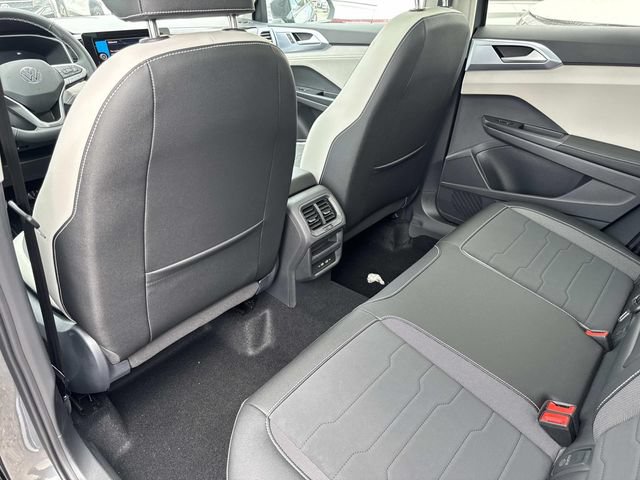 New 2026 Volkswagen Taos SE FWD image 10