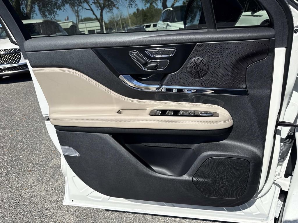 New 2026 Lincoln Corsair Premiere image 18