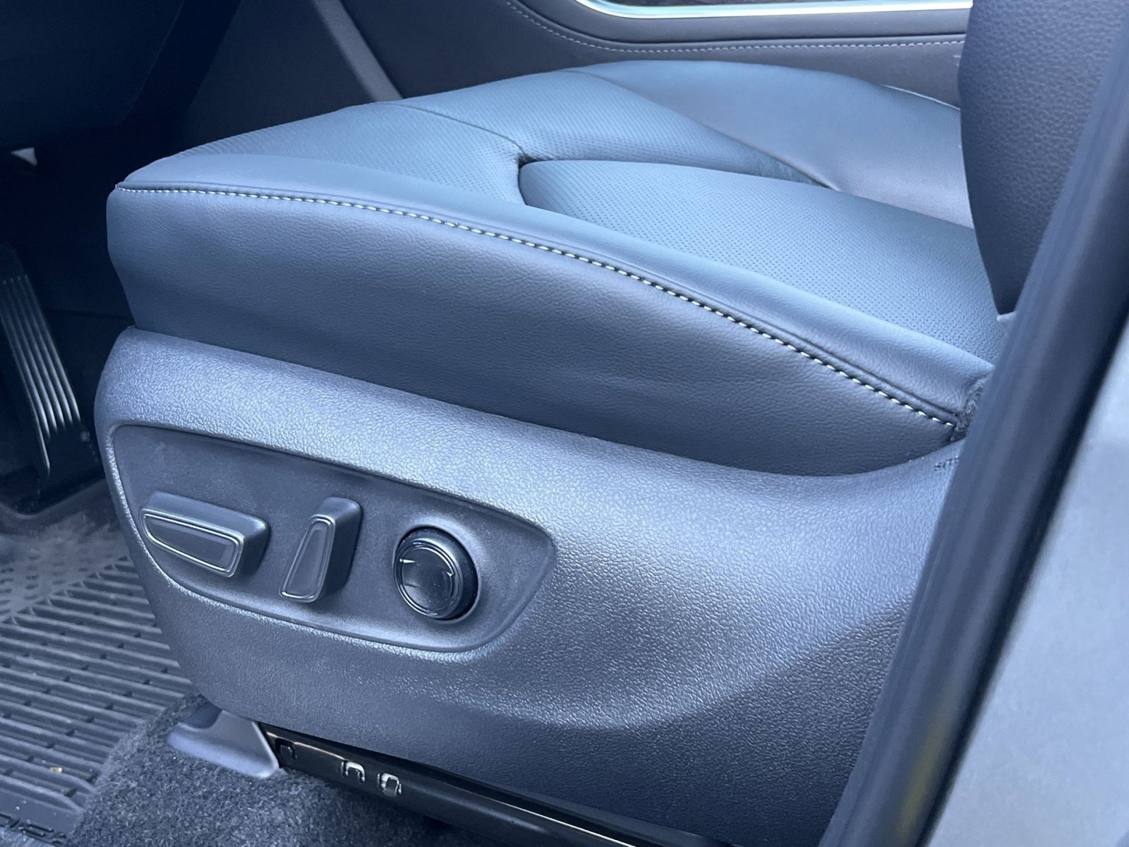 New 2026 Toyota Highlander Platinum image 8