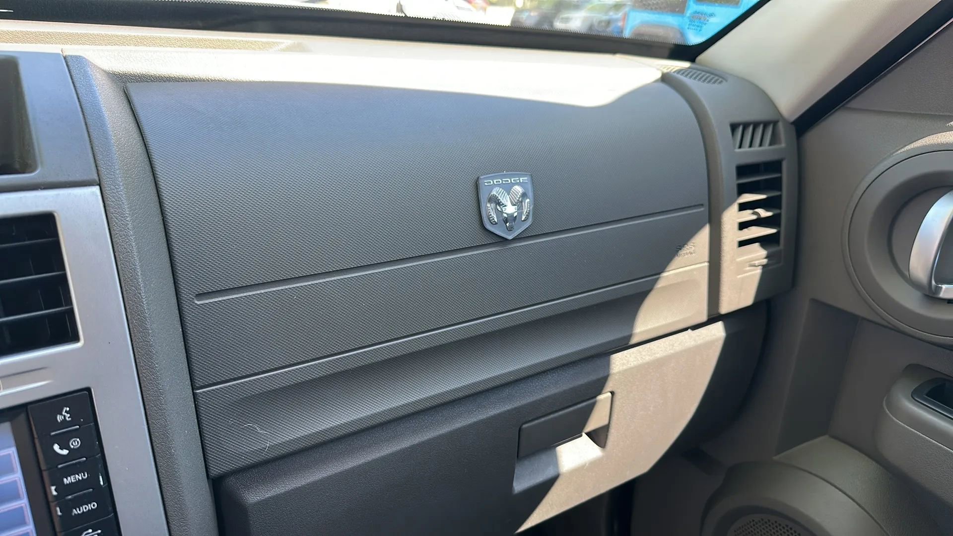 Used 2008 Dodge Nitro SXT image 34