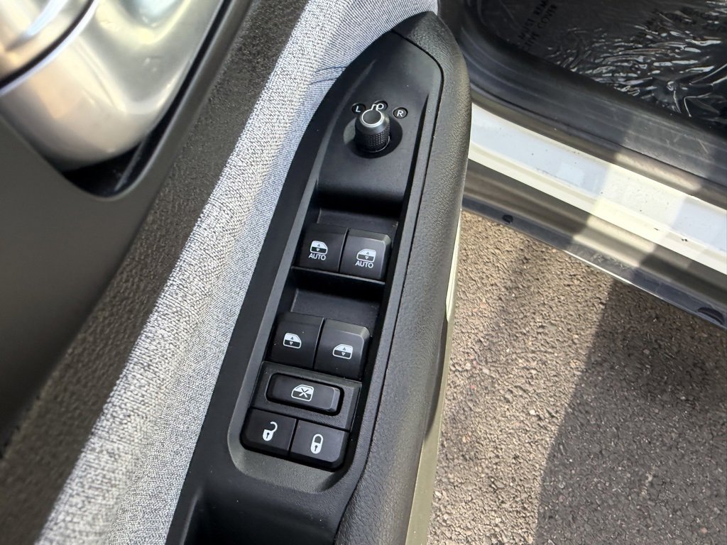 Used 2024 Jeep Compass Latitude image 12