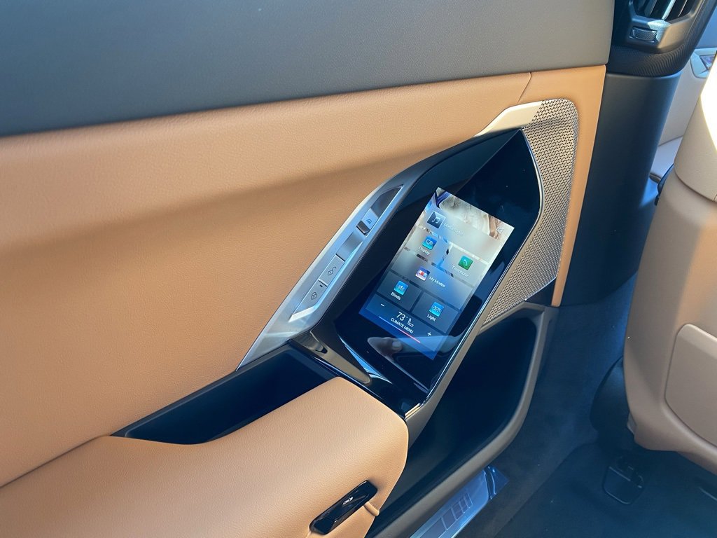 New 2026 BMW 740i xDrive w/ Premium Package image 7