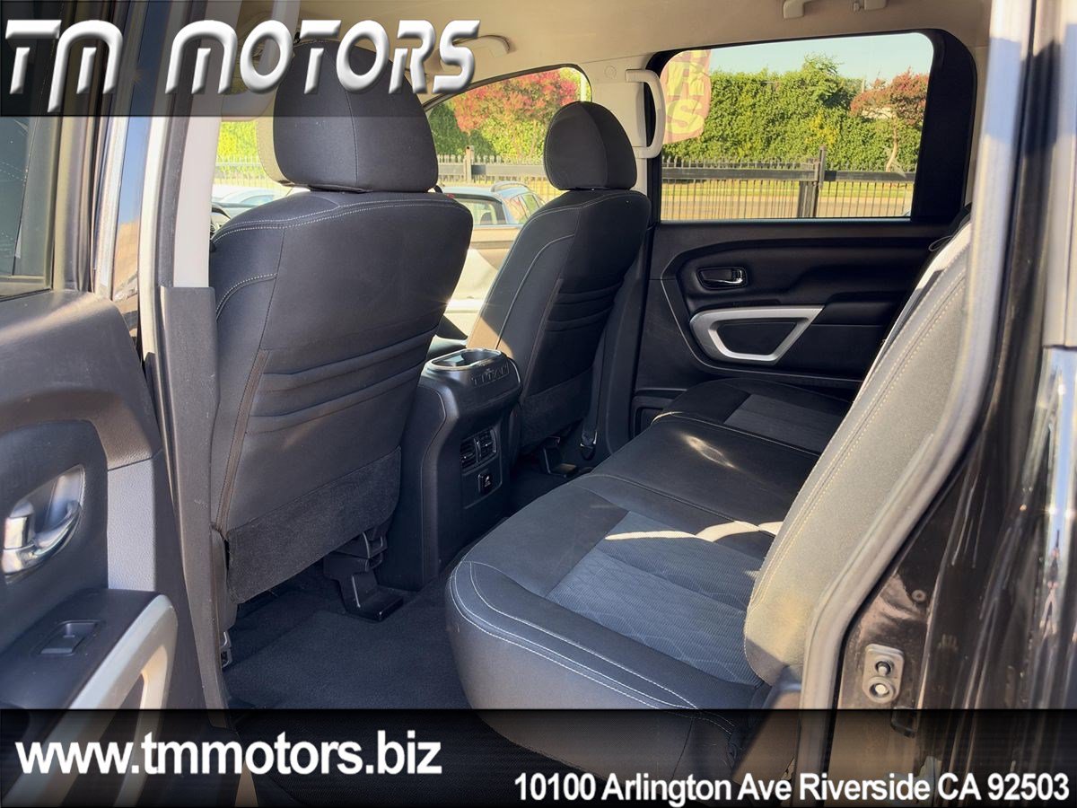 Used 2017 Nissan Titan SV RWD image 18
