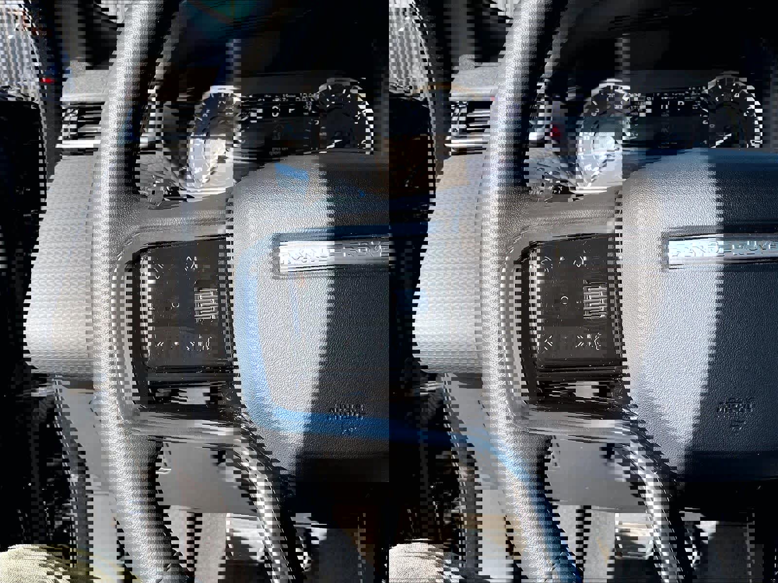 Used 2023 Land Rover Range Rover Velar R-Dynamic S image 19