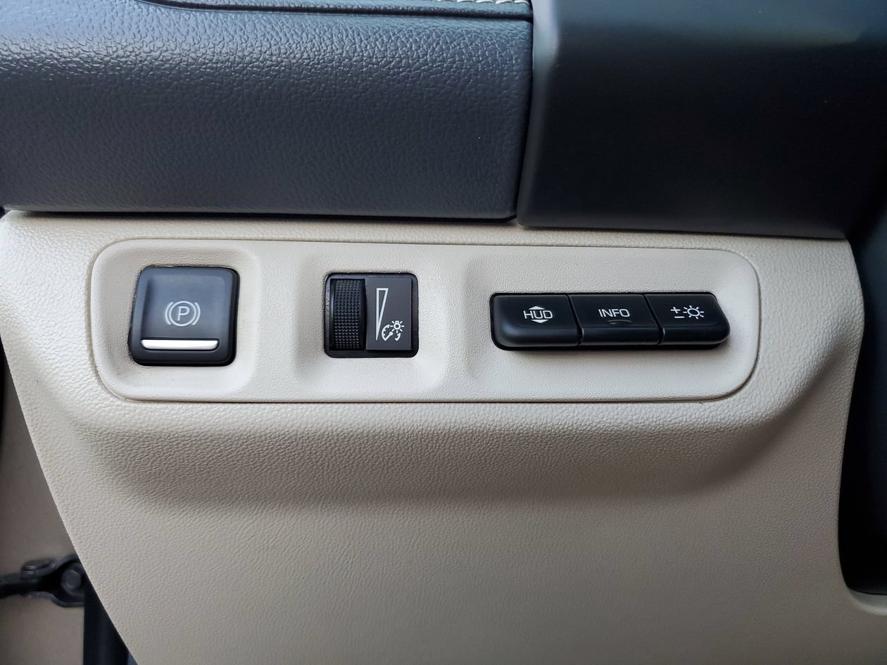 Used 2023 GMC Acadia Denali w/ Denali Technology Package FWD image 29