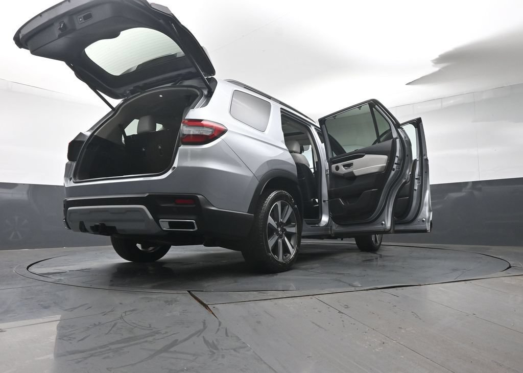 Certified 2025 Honda Pilot Touring image 55
