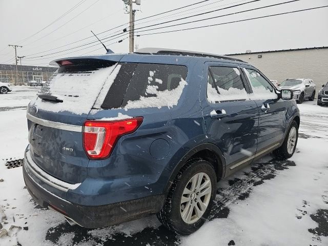 Used 2018 Ford Explorer XLT w/ Equipment Group 202A image 4