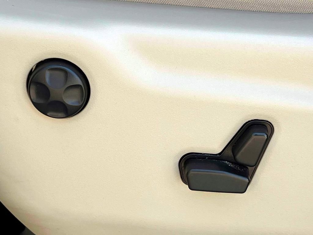 Certified 2022 Jeep Grand Cherokee Laredo E image 17