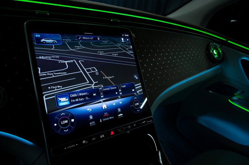 New 2026 Mercedes-Benz EQE 320 4MATIC SUV image 18