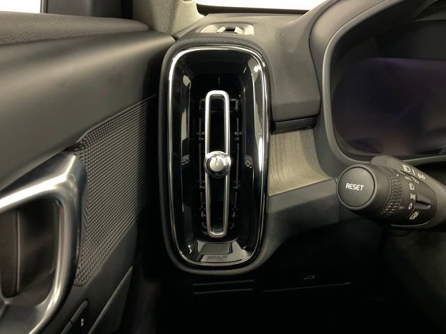 Certified 2023 Volvo XC40 B5 Plus w/ Climate Package image 20