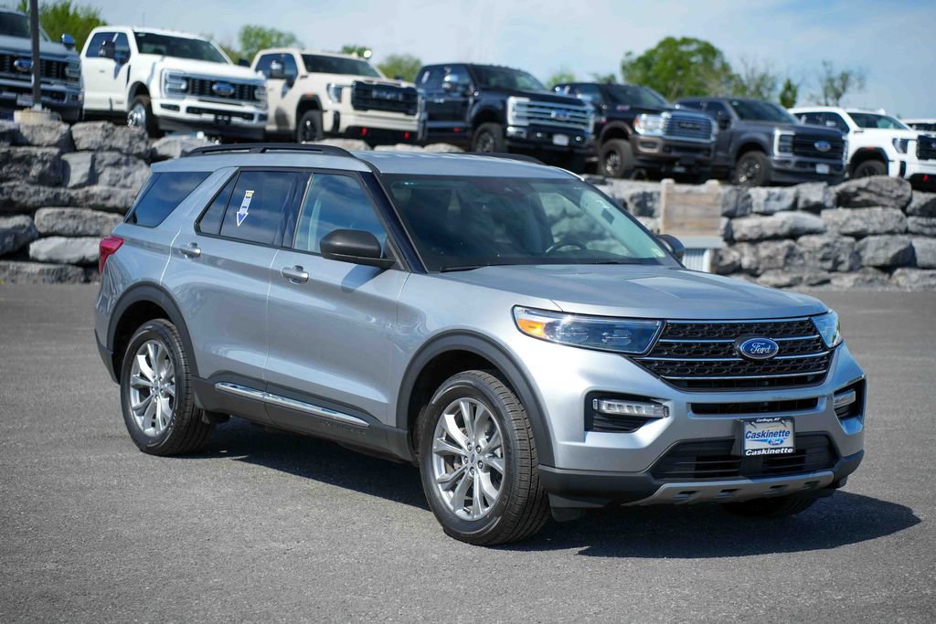 Used 2023 Ford Explorer XLT w/ Equipment Group 202A AWD/4WD image 3