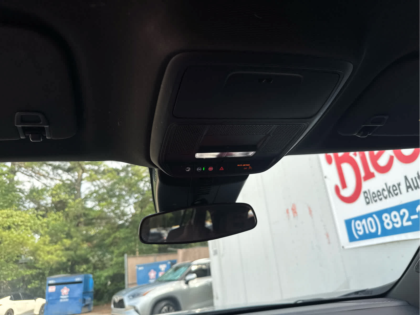 Used 2025 GMC Acadia Elevation FWD image 31