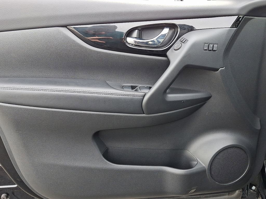 Used 2022 Nissan Rogue Sport SL w/ Premium Package image 13