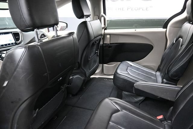 Used 2023 Chrysler Pacifica Touring-L FWD image 25