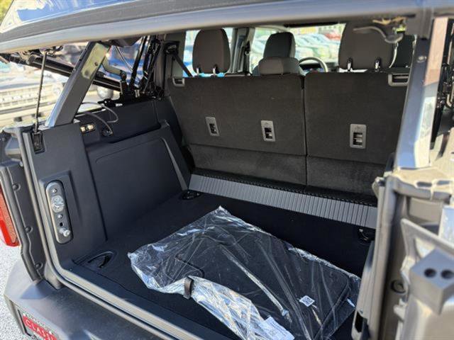 New 2025 Ford Bronco 4-Door image 5