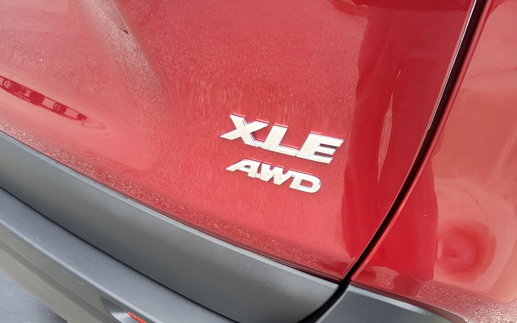 Used 2019 Toyota RAV4 XLE Premium w/ Cold Weather Package AWD/4WD image 44