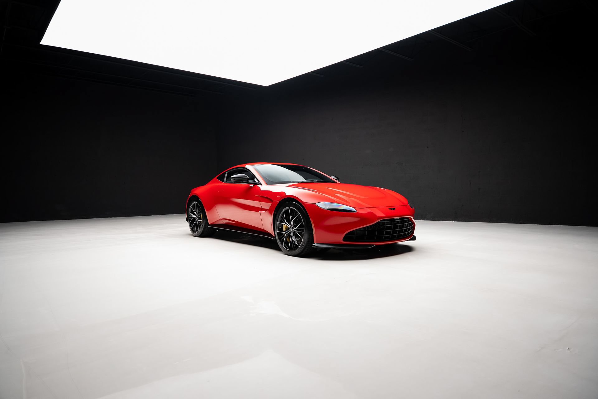 Used 2023 Aston Martin V8 Vantage Coupe RWD image 75