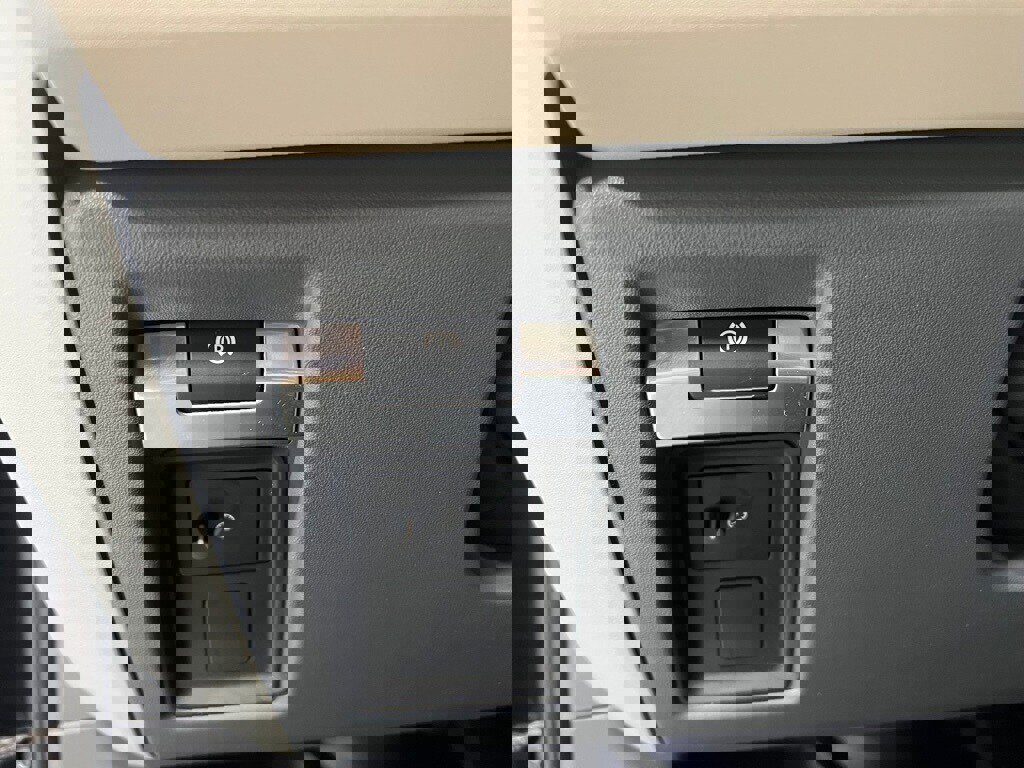 Used 2024 Land Rover Defender 110 S image 19