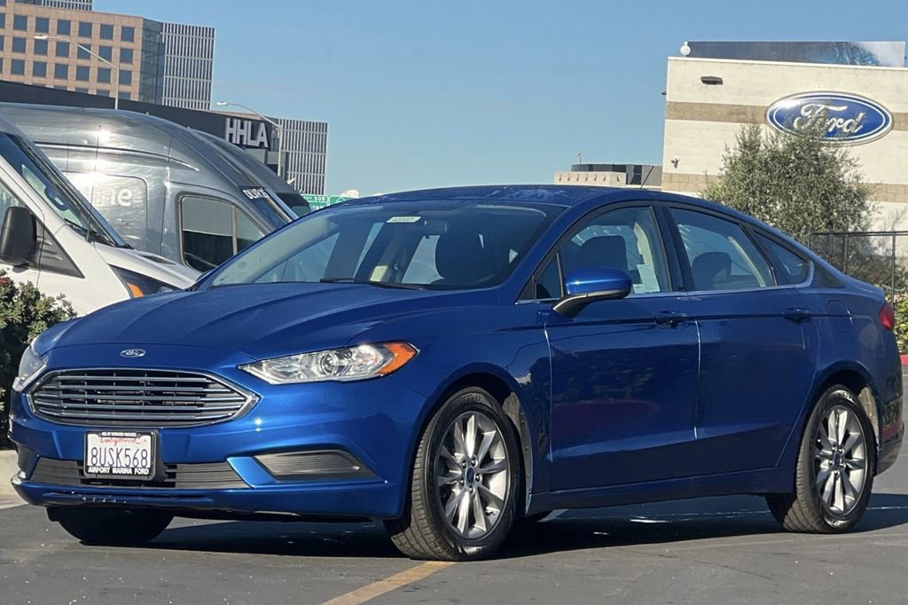Used 2017 Ford Fusion SE w/ Fusion SE Technology Package image 10