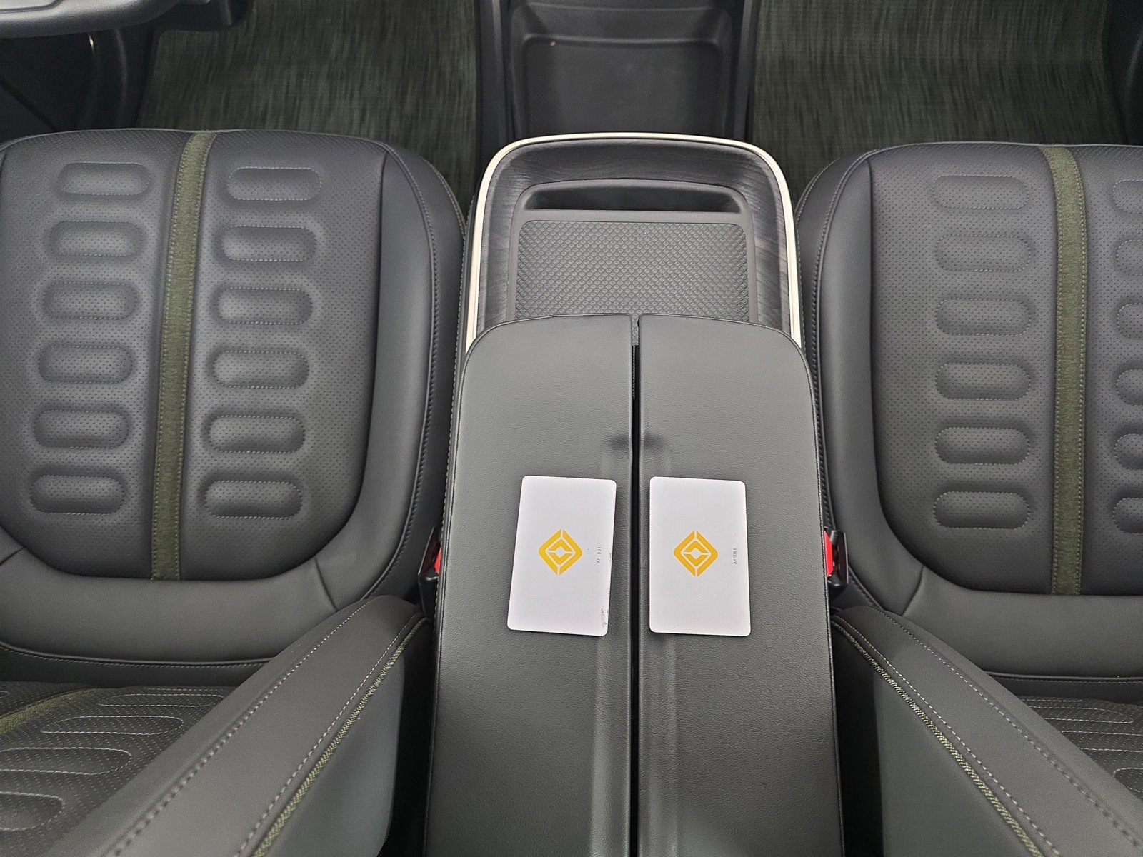 Used 2023 Rivian R1S Adventure image 31