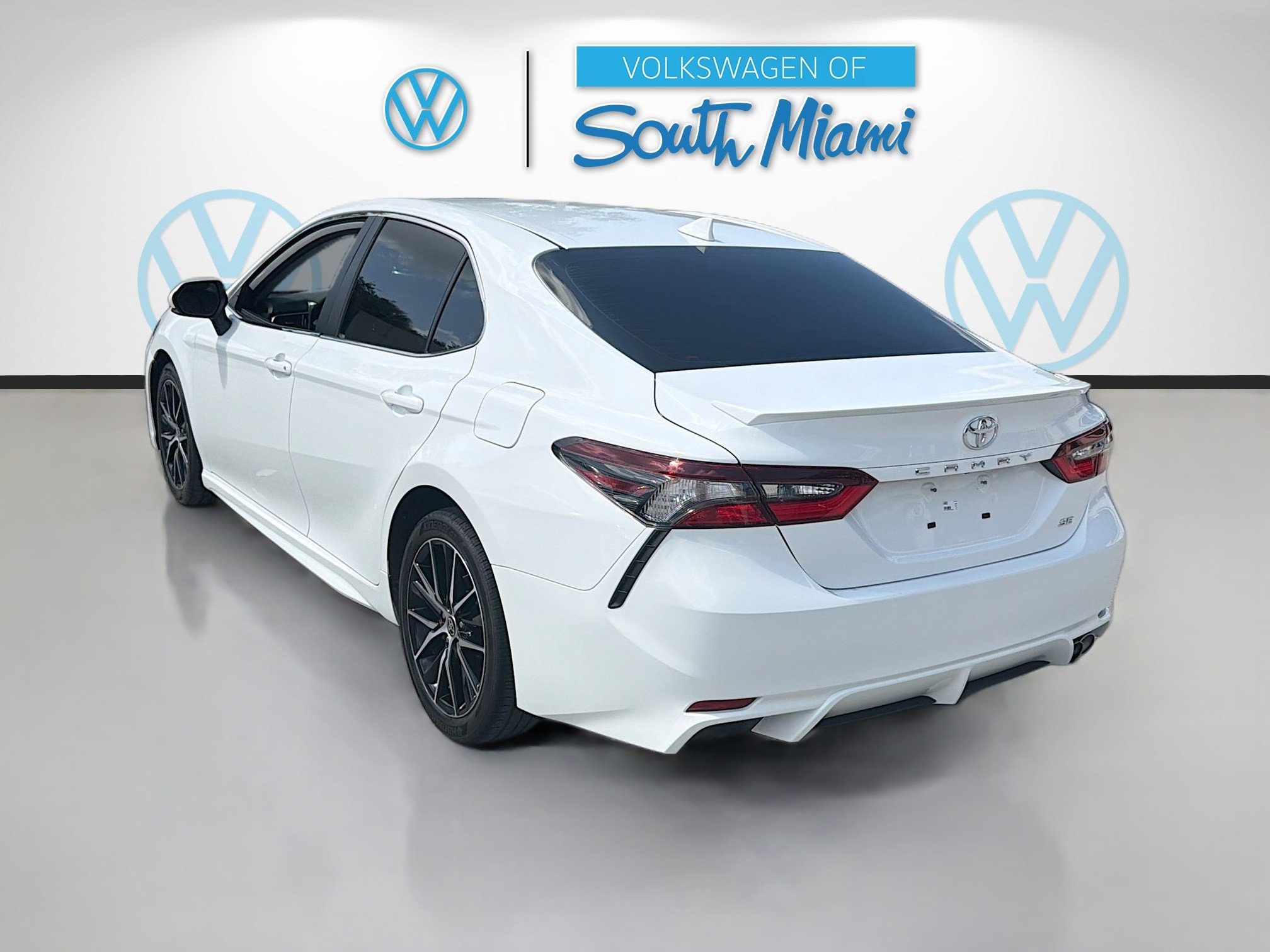 Used 2023 Toyota Camry SE w/ Convenience Package FWD image 5