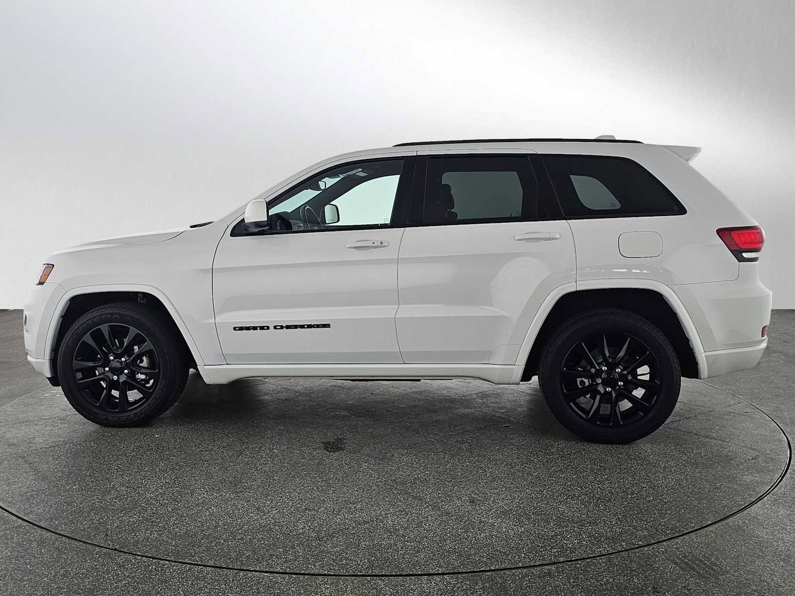Used 2018 Jeep Grand Cherokee Altitude image 6