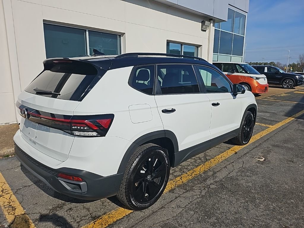 Certified 2025 Volkswagen Taos SE image 6