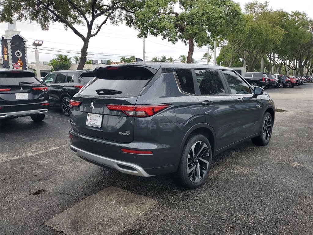New 2025 Mitsubishi Outlander SE image 4